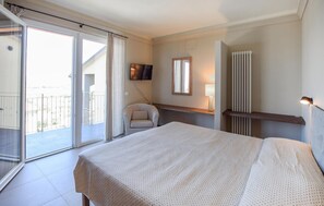3 chambres, fer et planche à repasser, lit parapluie, Wi-Fi gratuit