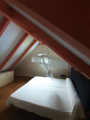 1 bedroom, iron/ironing board, WiFi, bed sheets - La Petite Maison Dans la Prairie (Gros-Morne)