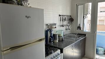 Refrigerador, horno, tetera/pava eléctrica, licuadora