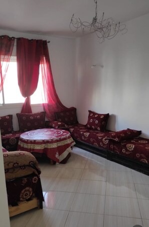 Interior - Apparemment Familial Ensoleillé Toute la Journée (Agadir)