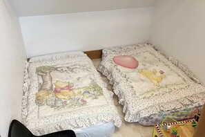 3 bedrooms, iron/ironing board, WiFi, bed sheets