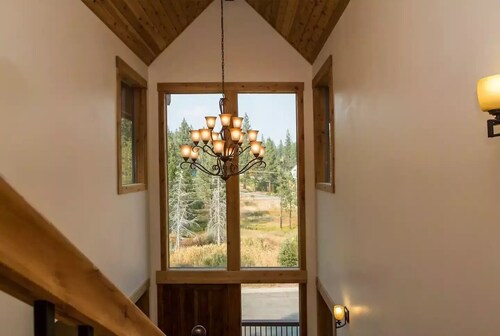 Castle-Cabin a Custom Vacation Home - Brand New.

