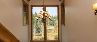 Castle Cabin - A Spacious Tahoe Retreat.