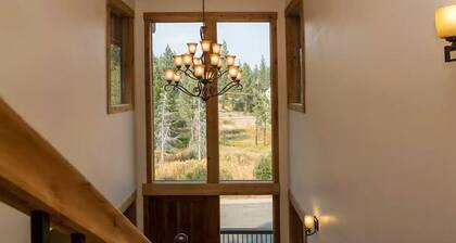 Castle-Cabin a Custom Vacation Home - Brand New.