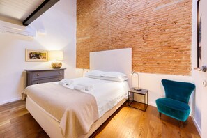 2 bedrooms, iron/ironing board, WiFi, bed sheets - Terrace on the roofs apartment in Florence by Mmega (Firenze)