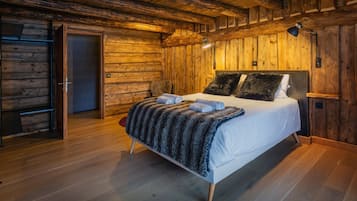 7 bedrooms, WiFi, bed sheets