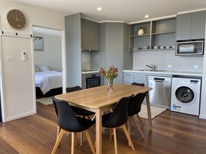 Dining - Stunning water view home in Hobart (Tranmere)