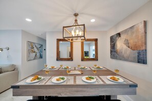 Dining - Luxury Retreat Largo - Beaches - 12PPL - Pool Spa (Largo)