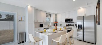 Luxury Retreat Largo - Beaches - 12PPL - Pool Spa