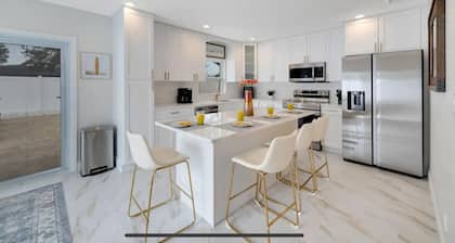 Luxury Retreat Largo - Beaches - 12PPL - Pool Spa