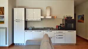 Kaffetrakter/tekoker, kjøleskap, mikrobølgeovn og ovn