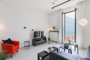 TV - La Dolce Vista - My Home in Como (Moltrasio)