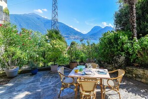 Outdoor dining - Lost in Paradise - My Home In Como (Santa Maria Rezzonico)