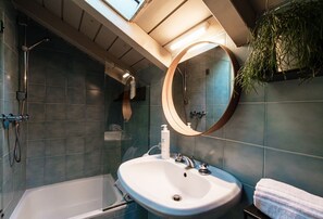 Haartrockner, Bidet, Shampoo