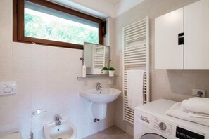 Hair dryer, bidet - Bird's Eye View - My Home In Como (Como)