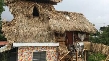 Cabaña de diseñador | 1 habitación, decoración personalizada, wifi gratis y ropa de cama