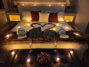 3 soverom, skrivebord, strykejern/-brett og reiseseng for barn