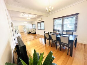Dining - Aiden house- close to local amenities, shopping, parks, public transportation. (Maidstone)