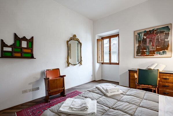 2 habitaciones, tabla de planchar con plancha, wifi y ropa de cama