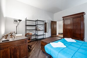 2 quartos, ferros/tábuas de passar roupa, Wi-Fi, roupa de cama