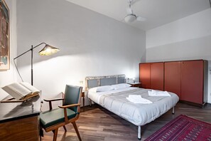2 quartos, ferros/tábuas de passar roupa, Wi-Fi, roupa de cama