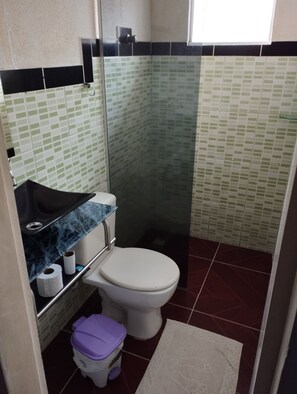 Comfort Room | Bathroom - Pousada flòrida  (Ponto dos Volantes)