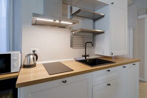 Fridge, stovetop