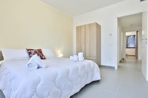 3 habitaciones, tabla de planchar con plancha, wifi y ropa de cama