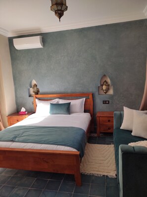 舒适双人房 | 高档床上用品、记忆海绵床垫、特色装修、特色家居