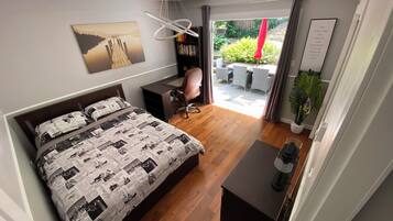 3 bedrooms, desk, iron/ironing board, free WiFi