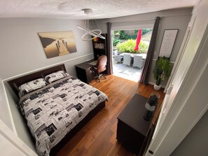 3 quartos, escrivaninha, ferros/tábuas de passar roupa