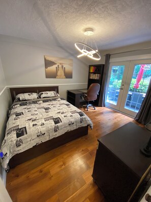 3 bedrooms, desk, iron/ironing board, free WiFi