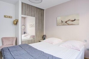 4 bedrooms, iron/ironing board, travel cot, free WiFi