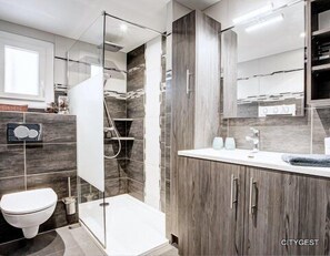 Hair dryer, towels, soap, shampoo - Villa T5 Avec Piscine Privée Proche Plage et Commerces - 8ceris10 (SAINTE MARIE LA MER)