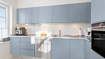 Réfrigérateur, four, plaque de cuisson, lave-vaisselle