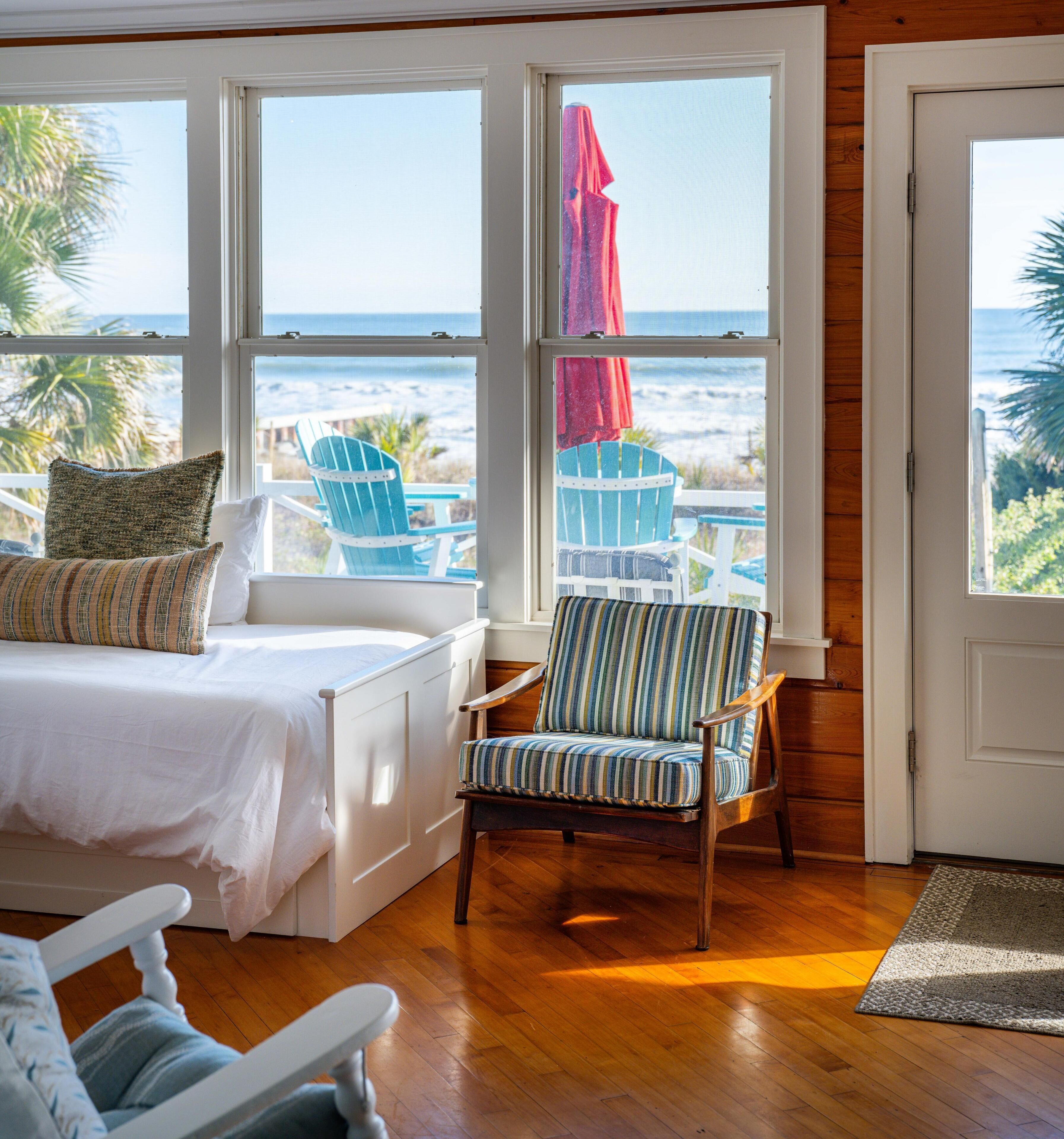 5 bedrooms, iron/ironing board, Internet, bed sheets