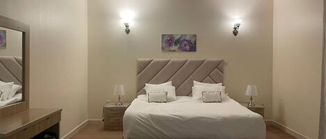 2 室のベッドルーム、アイロン / アイロン台、WiFi、ベッドシーツ