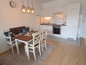 Dining - Schwalbennest - Ferienwohnung Schwalbennest mit Süd-balkon, Wenige Schritte vom Strand Enfernt (Wyk auf Föhr)