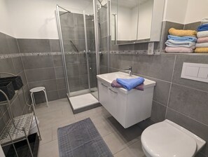 Douche, sĂšche-cheveux