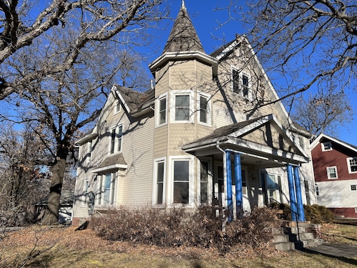 Forest Ave Historic Rutledge home 8 beds close to everything in the metro.
