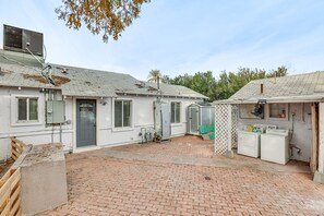 Exterior - 5 Mi to Dtwn: Pet-Friendly Phoenix Gem w/ Patio (Phoenix)