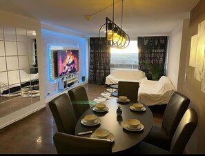 3 bedrooms, desk, iron/ironing board, free WiFi - Appartement 3 Chambres de 92m2 + 2 Terrasses (Anderlecht)