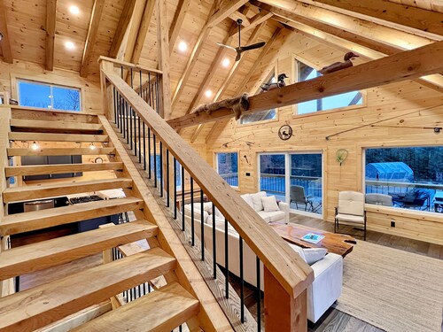 Black Bear Lodge (Direct Access to the ATV and Snowmobile Trails!)