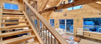 Black Bear Lodge (Direct Access to the ATV and Snowmobile Trails!)