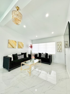 Living area - MIAMI LUX HOUSE / Pool / Lounge / Bar (Miami)