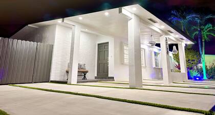 MIAMI LUX HOUSE / Pool / Lounge / Bar