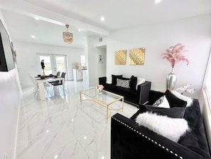 Living area - MIAMI LUX HOUSE / Pool / Lounge / Bar (Miami)