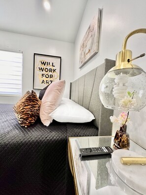 4 bedrooms, iron/ironing board, WiFi, bed sheets