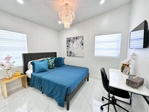 4 bedrooms, iron/ironing board, WiFi, bed sheets