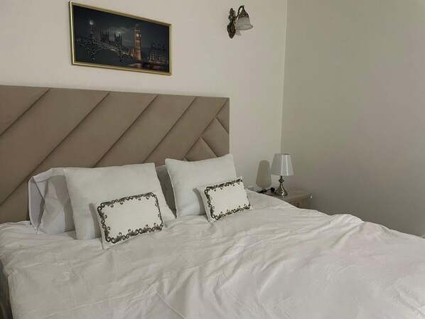 2 habitaciones, tabla de planchar con plancha, wifi y ropa de cama 